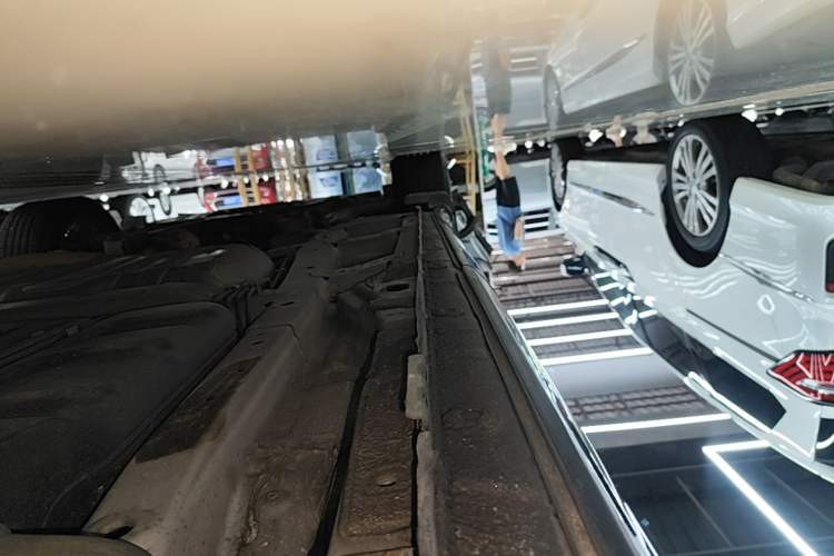 Used Honda Odyssey 2015 2.4L Supreme Edition Left Side Sill