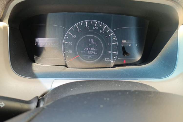 Used Honda Odyssey 2015 Revised 2.4L Luxury Edition Odometer Close Up