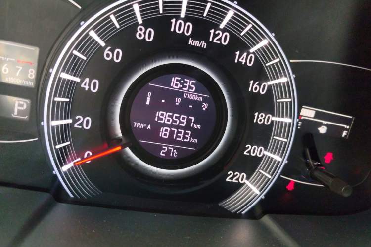 Used Honda Odyssey 2015 Updated Version 2.4L Smart Edition Odometer Close Up