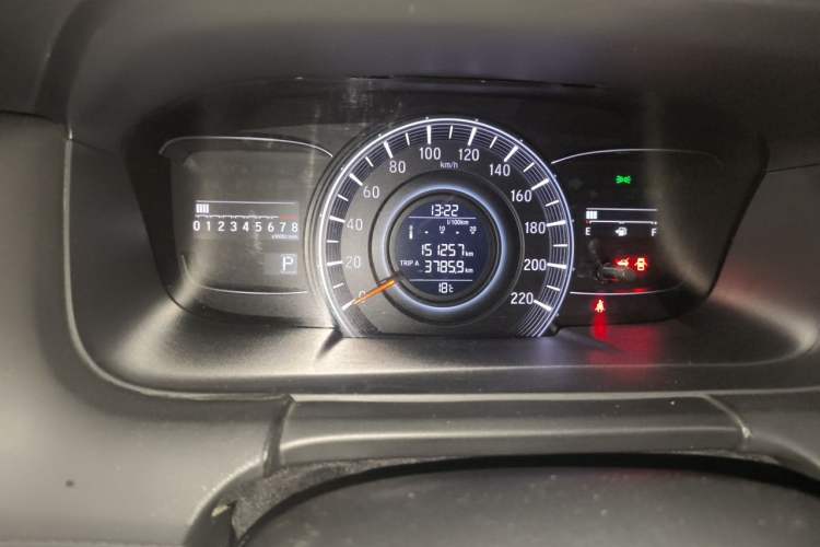 Used Honda Odyssey 2015 2.4L Smart Edition Odometer Close Up