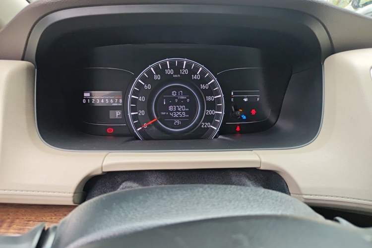 Used Honda Odyssey 2015 Revised Version 2.4L Comfort Edition Odometer Close Up