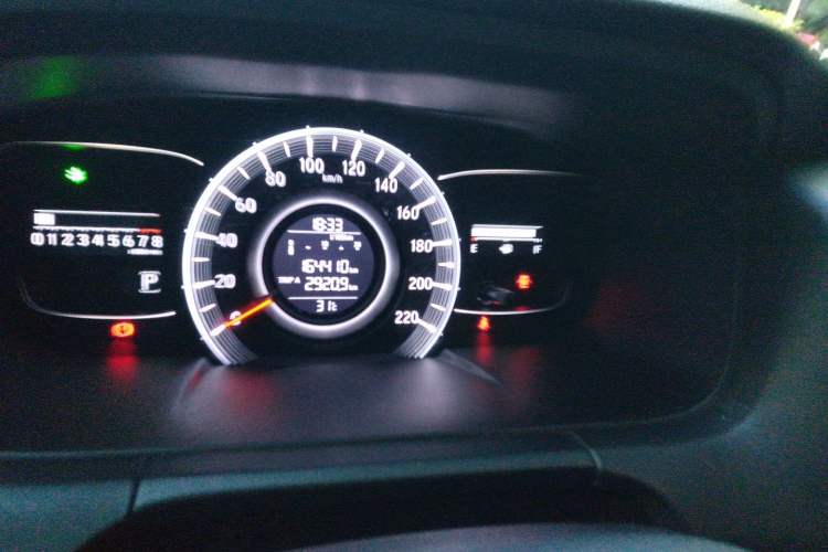 Used Honda Odyssey 2015 2.4L Smart Edition Odometer Close Up