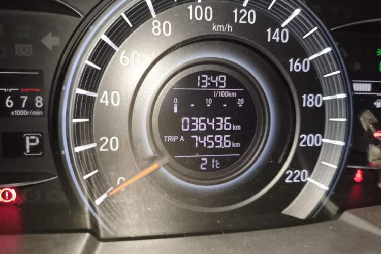 Used Honda Odyssey 2015 Updated Version 2.4L Smart Edition Odometer Close Up
