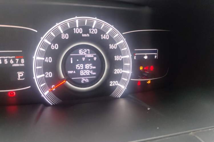 Used Honda Odyssey 2015 Updated Version 2.4L Smart Edition Odometer Close Up