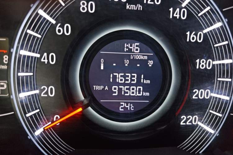 Used Honda Odyssey 2015 Updated Version 2.4L Smart Edition Odometer Close Up
