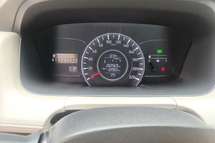 Used Honda Odyssey 2015 Updated Version 2.4L Smart Edition Odometer Close Up