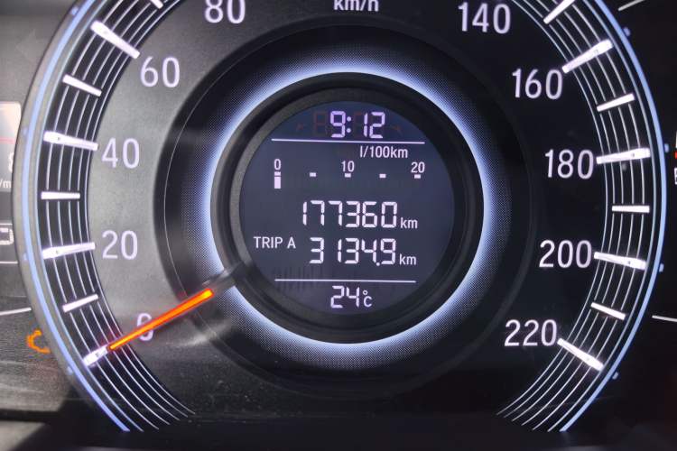 Used Honda Odyssey 2015 Updated Version 2.4L Smart Edition Odometer Close Up