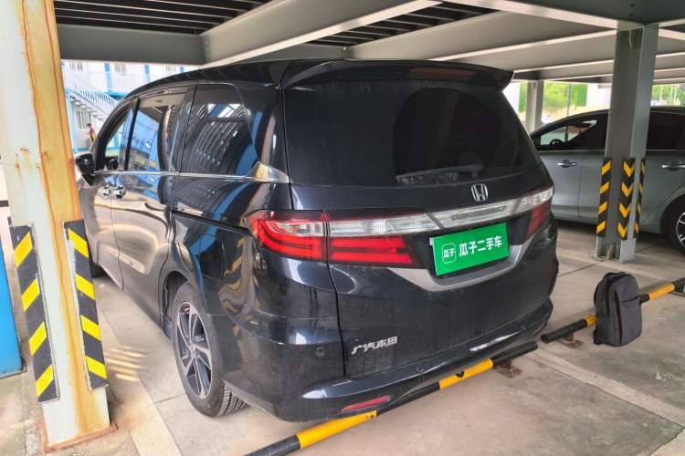 Used Honda Odyssey 2015 Updated Version 2.4L Smart Edition Rear Left 45 Deg