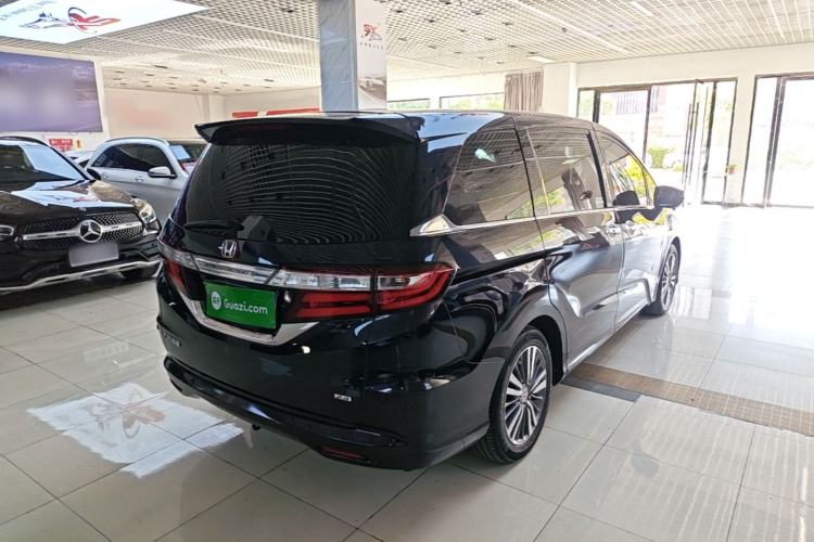 Used Honda Odyssey 2015 Revised 2.4L Luxury Edition Rear Right 45 Deg