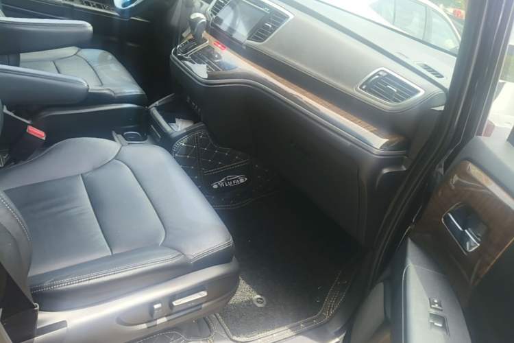 Used Honda Odyssey 2015 Updated Version 2.4L Smart Edition Right Front Seat