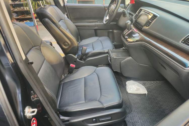 Used Honda Odyssey 2015 Updated Version 2.4L Smart Edition Right Front Seat