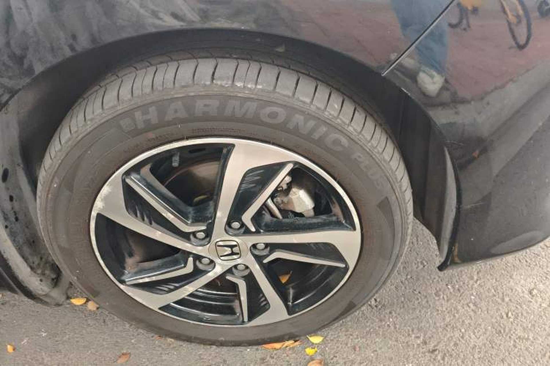 Used Honda Odyssey 2015 Updated Version 2.4L Smart Edition Right Front Wheel Hub
