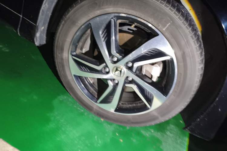 Used Honda Odyssey 2015 Updated Version 2.4L Smart Edition Right Front Wheel Hub