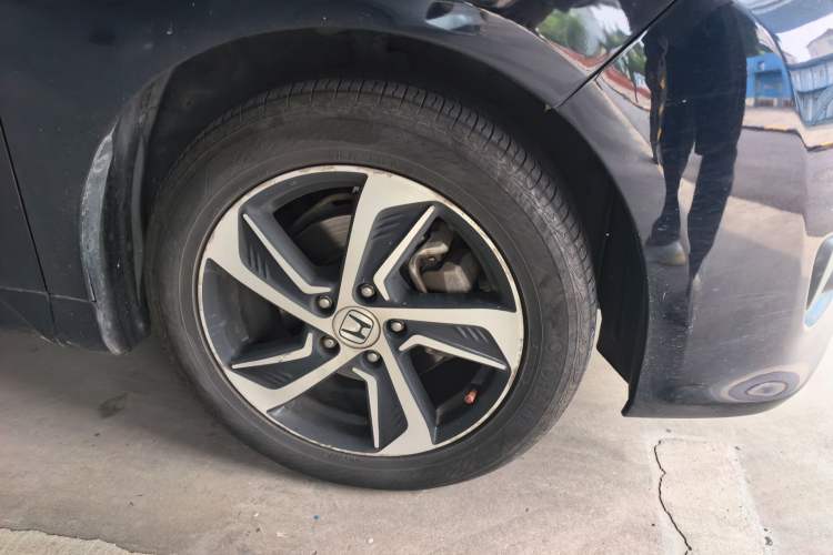 Used Honda Odyssey 2015 Updated Version 2.4L Smart Edition Right Front Wheel Hub