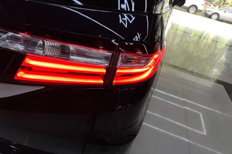 Used Honda Odyssey 2015 2.4L Smart Edition Right Rear Taillight