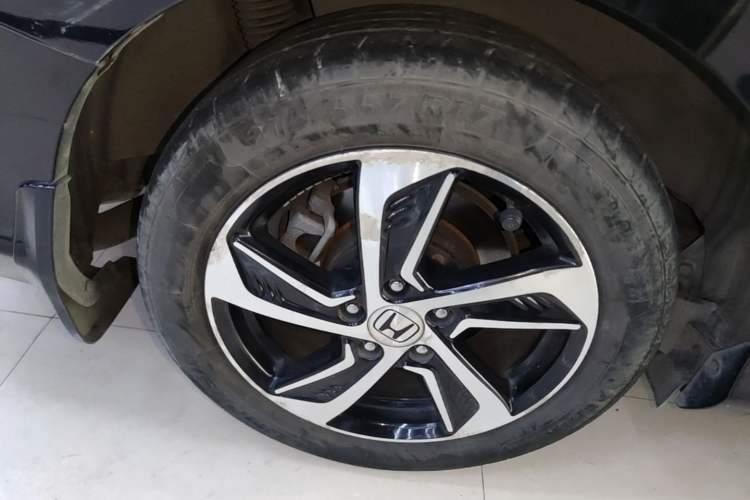 Used Honda Odyssey 2015 2.4L Smart Edition Right Rear Wheel Hub