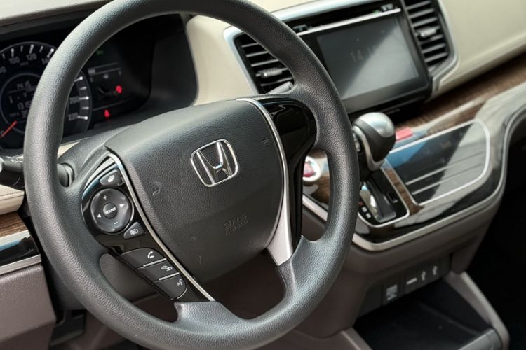 Used Honda Odyssey 2015 Revised 2.4L Luxury Edition Steering Wheel