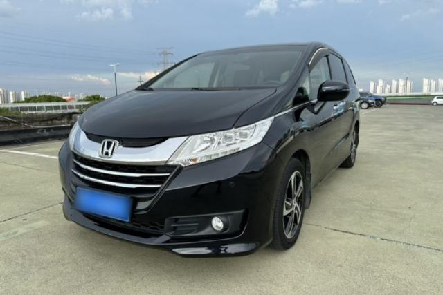 Ojetý Honda Odyssey 2015 Updated Version 2.4L Smart Edition