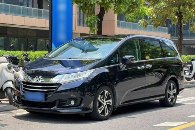 Ojetý Honda Odyssey 2015 Revised 2.4L Luxury Edition