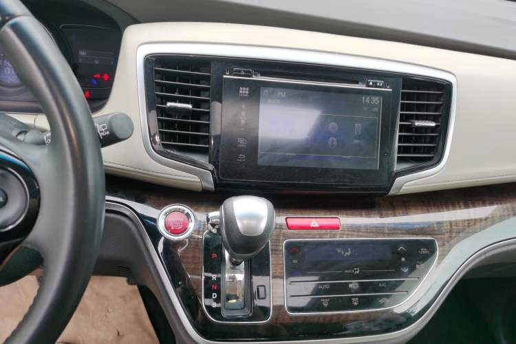 Used Honda Odyssey 2015 Updated Version 2.4L Smart Edition Audio And AC Panel