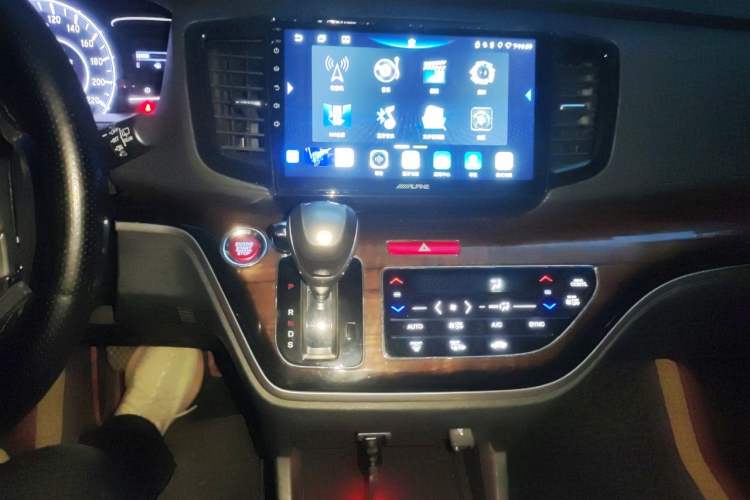 Used Honda Odyssey 2015 Revised Version 2.4L Supreme Edition Audio And AC Panel