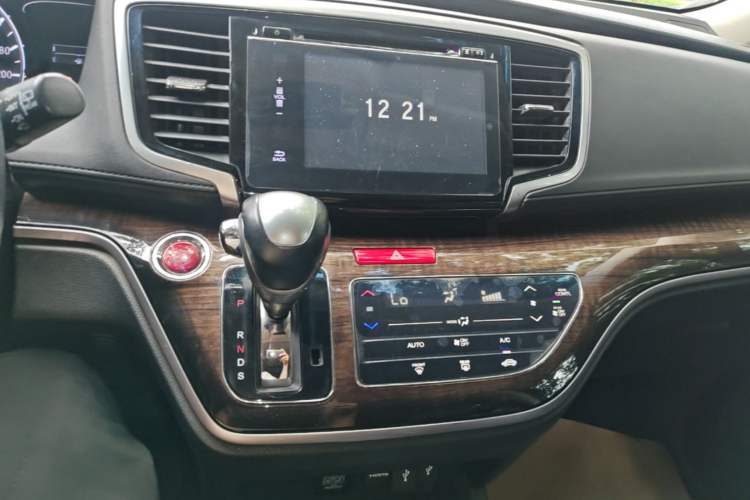 Used Honda Odyssey 2015 Updated Version 2.4L Smart Edition Audio And AC Panel