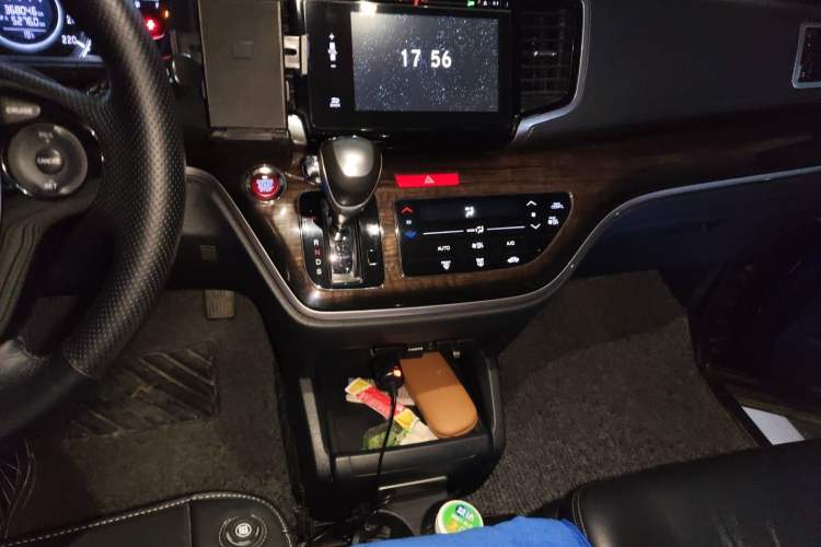 Used Honda Odyssey 2015 2.4L Smart Edition Audio And AC Panel
