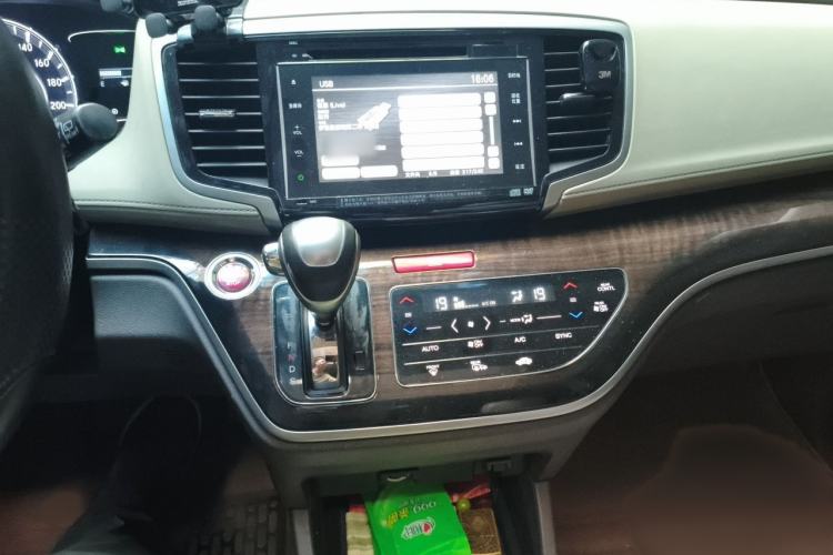 Used Honda Odyssey 2015 2.4L Supreme Edition Audio And AC Panel