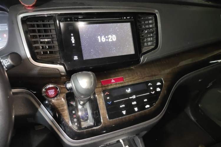 Used Honda Odyssey 2015 Updated Version 2.4L Smart Edition Audio And AC Panel