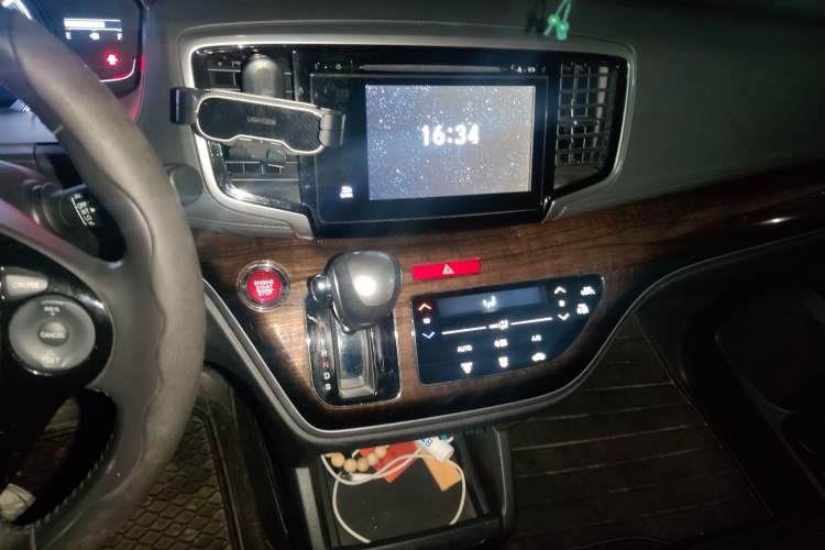 Used Honda Odyssey 2015 Updated Version 2.4L Smart Edition Audio And AC Panel