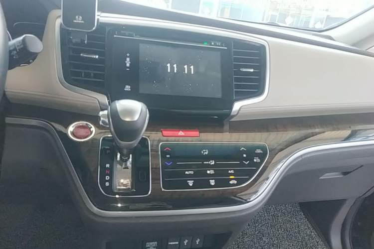 Used Honda Odyssey 2015 Updated Version 2.4L Smart Edition Audio And AC Panel