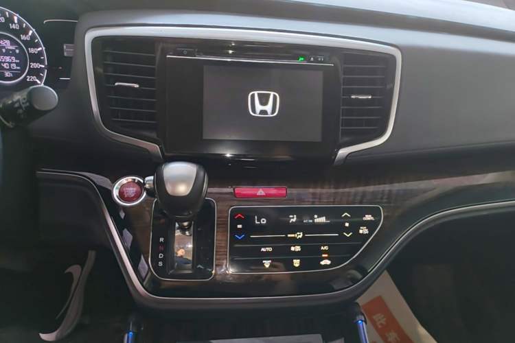 Used Honda Odyssey 2015 Updated Version 2.4L Smart Edition Audio And AC Panel