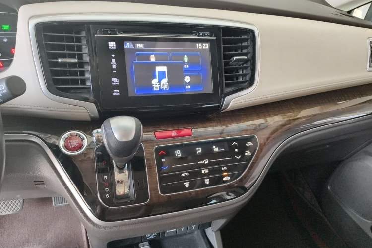 Used Honda Odyssey 2015 Updated Version 2.4L Smart Edition Audio And AC Panel