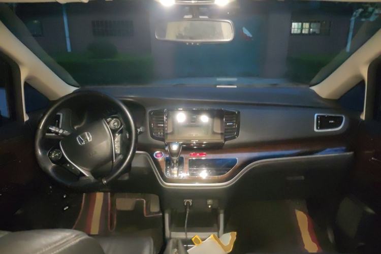Used Honda Odyssey 2015 Revised Version 2.4L Supreme Edition Center Console
