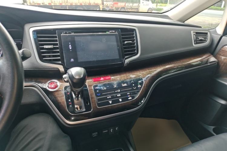 Used Honda Odyssey 2015 Updated Version 2.4L Smart Edition Center Console