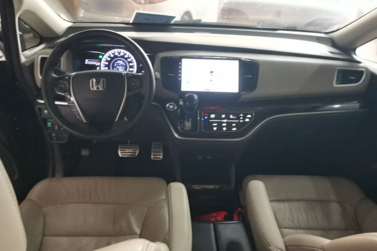 Used Honda Odyssey 2015 Updated Version 2.4L Smart Edition Center Console