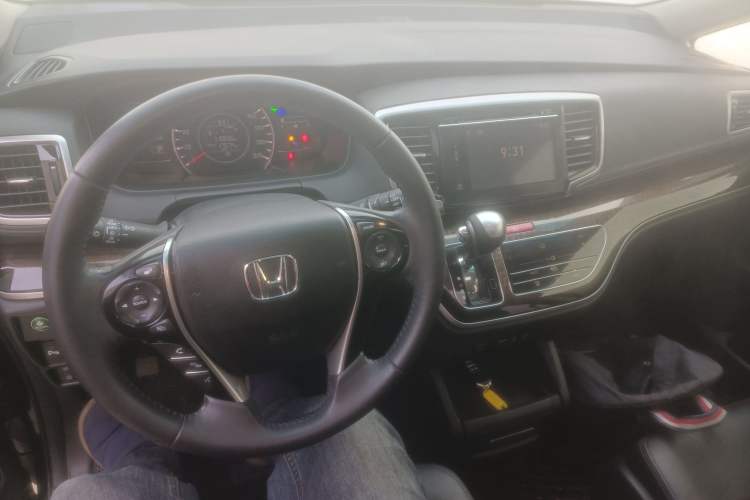Used Honda Odyssey 2015 Updated Version 2.4L Smart Edition Center Console