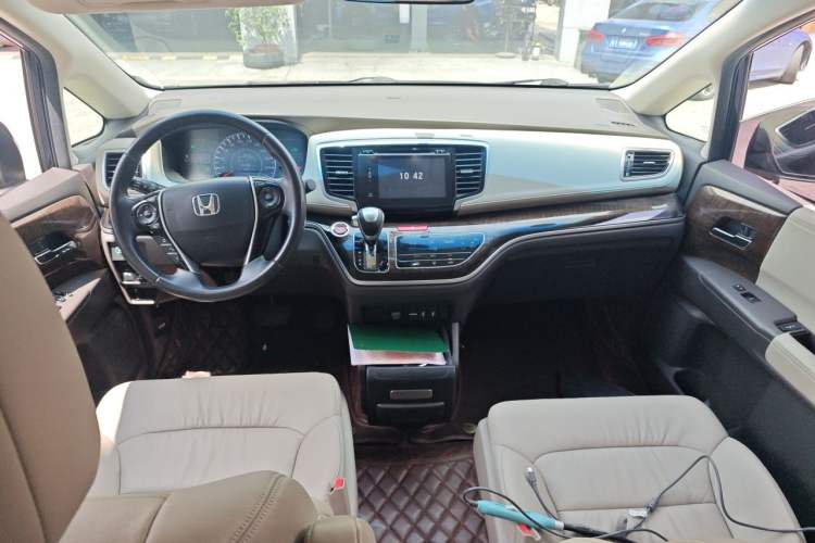 Used Honda Odyssey 2015 Updated Version 2.4L Smart Edition Center Console