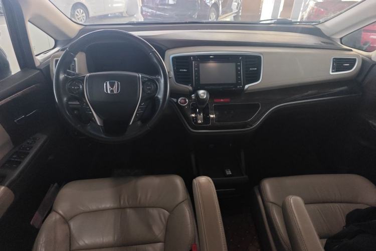 Used Honda Odyssey 2015 2.4L Supreme Edition Center Console