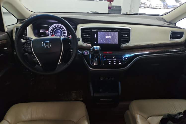 Used Honda Odyssey 2015 2.4L Luxury Edition Center Console