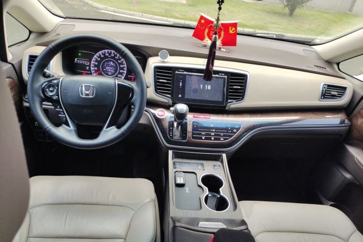 Used Honda Odyssey 2015 Revised 2.4L Luxury Edition Center Console