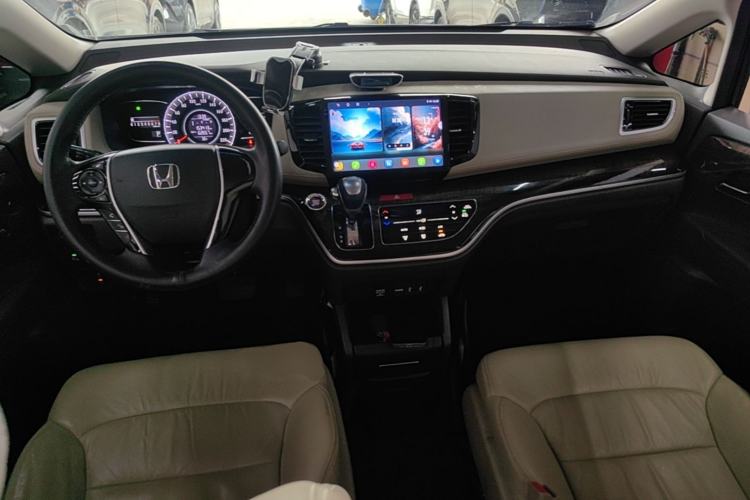 Used Honda Odyssey 2015 Revised 2.4L Luxury Edition Center Console