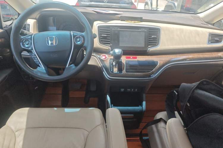Used Honda Odyssey 2015 Revised 2.4L Luxury Edition Center Console