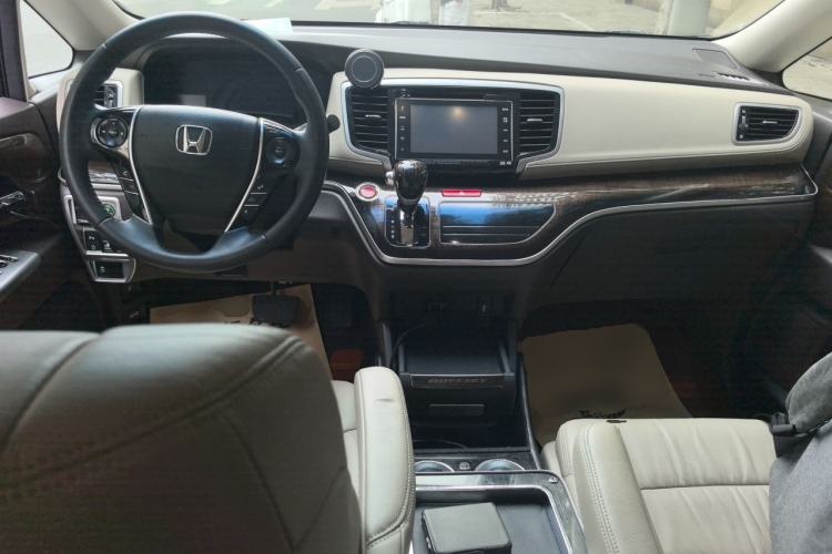 Used Honda Odyssey 2015 Revised Version 2.4L Supreme Edition Center Console