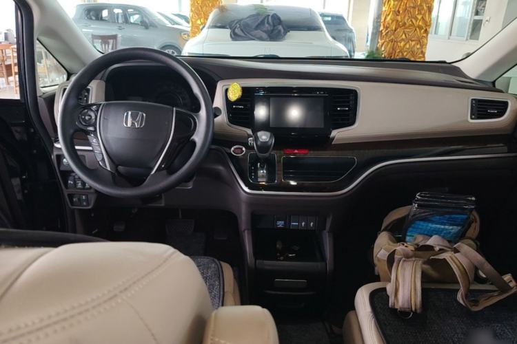 Used Honda Odyssey 2015 Revised 2.4L Luxury Edition Center Console