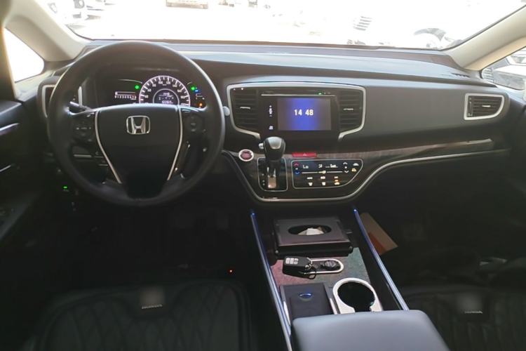 Used Honda Odyssey 2015 Updated Version 2.4L Smart Edition Center Console