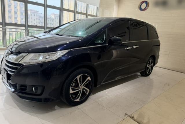 Używany Honda Odyssey 2015 Updated Version 2.4L Smart Edition