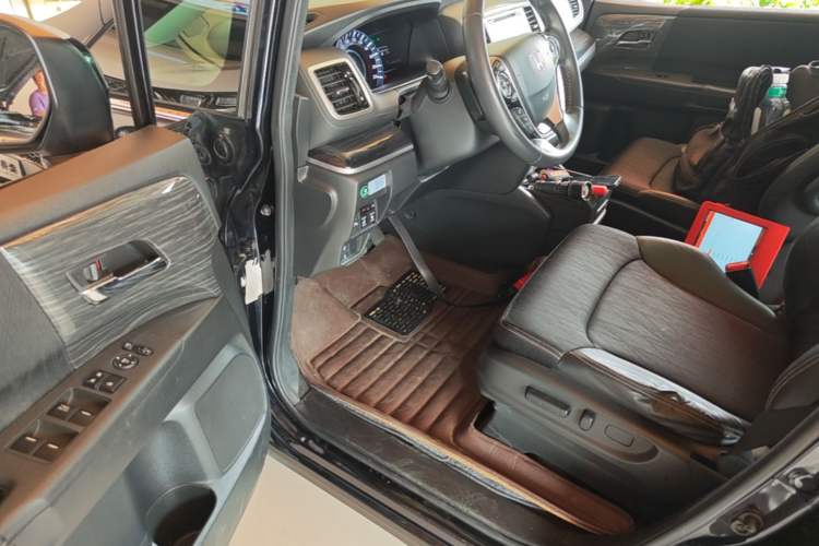 Used Honda Odyssey 2015 Updated 2.4L Smart Cool Version Driver Seat