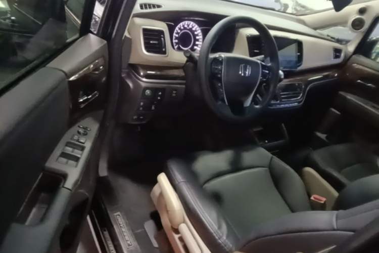 Used Honda Odyssey 2015 Revised Version 2.4L Comfort Edition Driver Seat