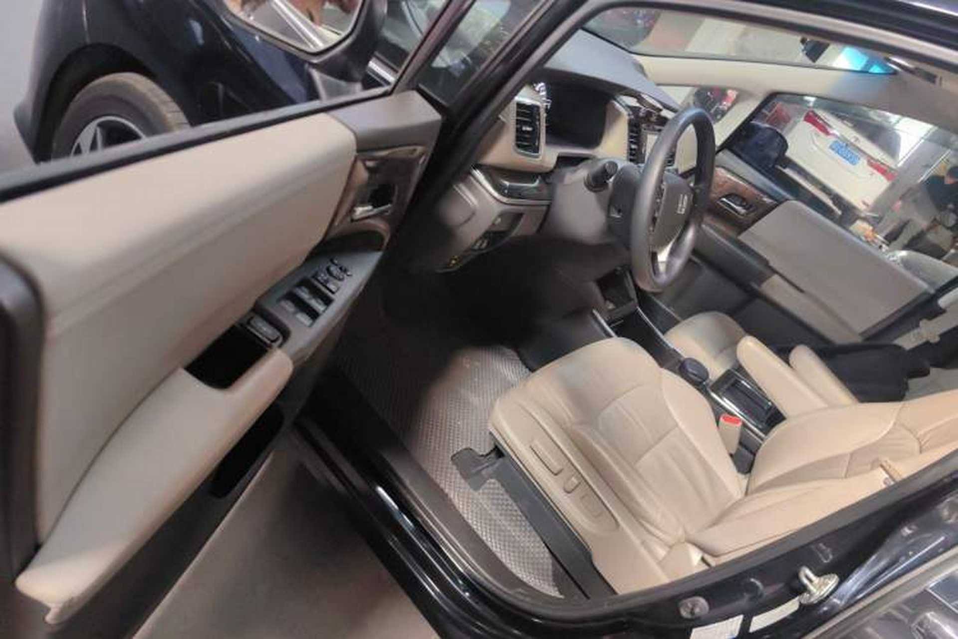 Used Honda Odyssey 2015 Revised 2.4L Luxury Edition Driver Seat
